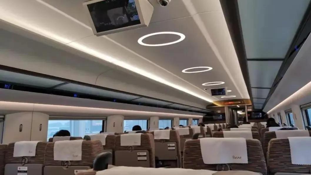 高铁运行的电力怎么产生的,高铁运行1小时耗电多少