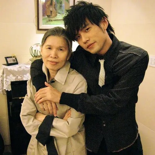 周杰伦谈恋情史,周杰伦专访谈分手