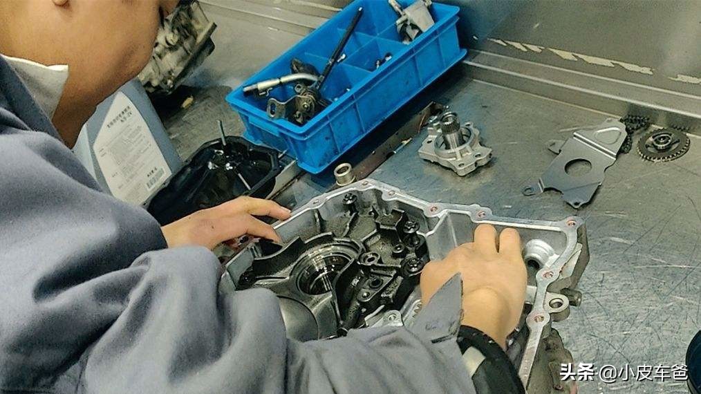 变速箱油多久换一次自动变速箱油,自动挡换变速箱油多长时间换一次