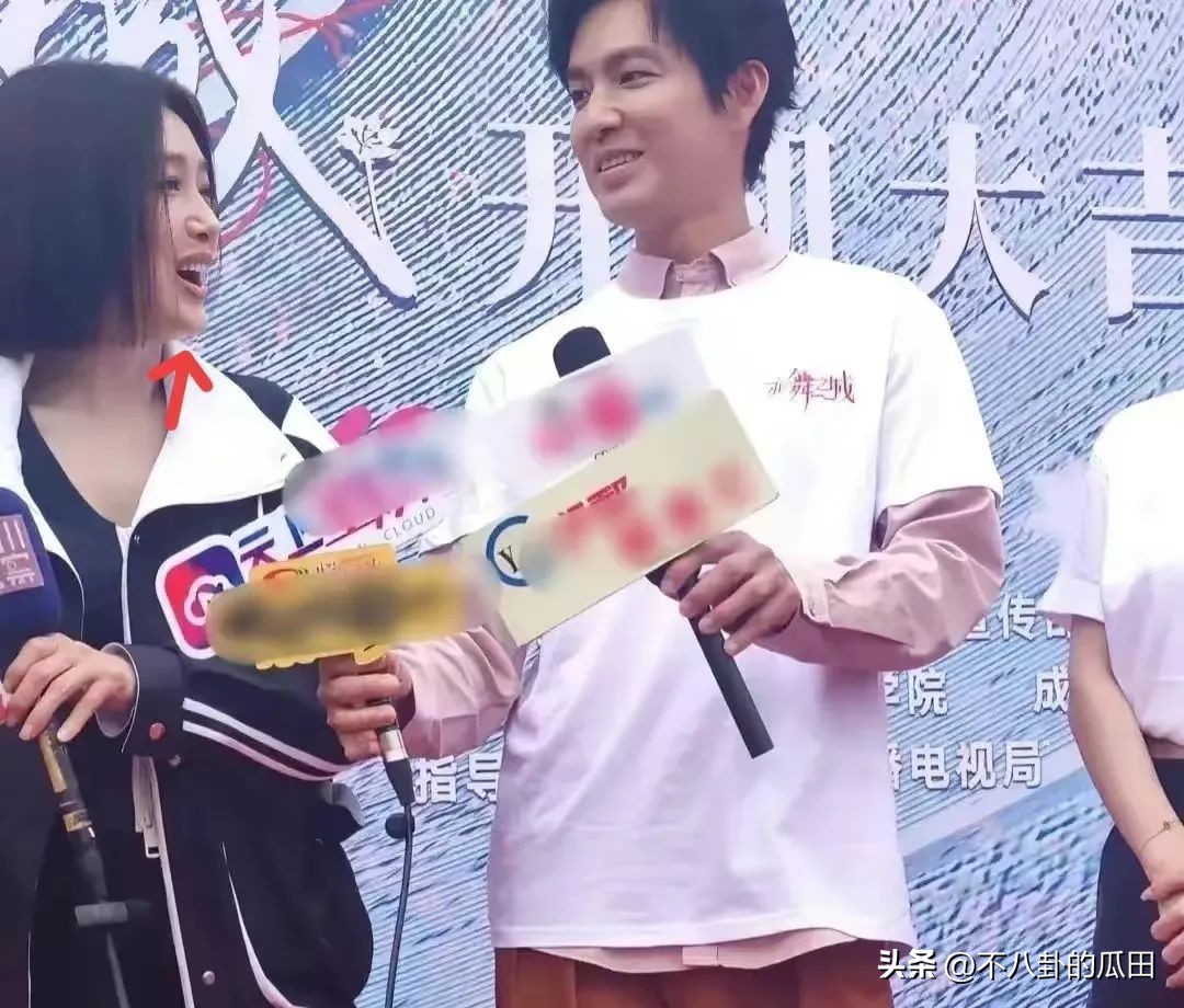 蔡徐坤下巴太尖惹争议图片,蔡徐坤下巴是假体吗