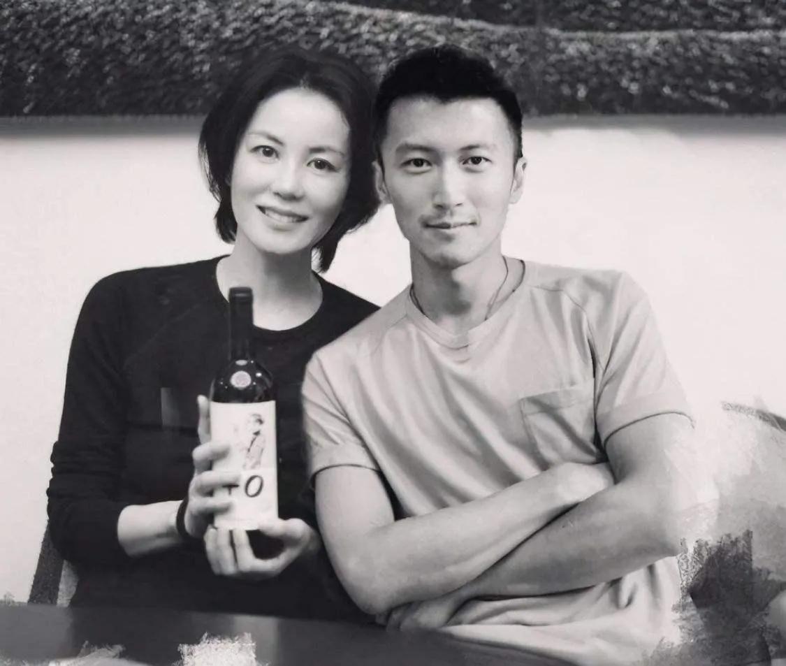 谢霆锋为什么对王菲念念不忘,谢霆锋为什么那么喜欢王菲的原因