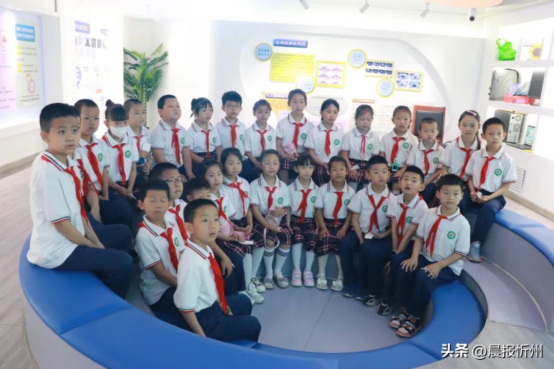 爱眼日眼健康筛查公益活动,爱眼日眼科公益活动图片