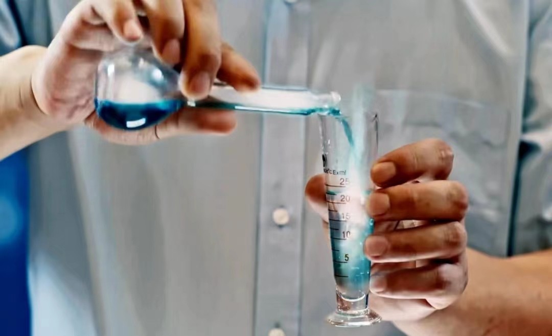 女子花5万学“黑魔法”，打算召唤鬼魂，网友：不如去云南吃蘑菇