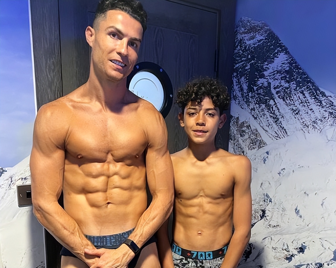 自律C罗,c罗的腹肌和乔治娜魔鬼身材