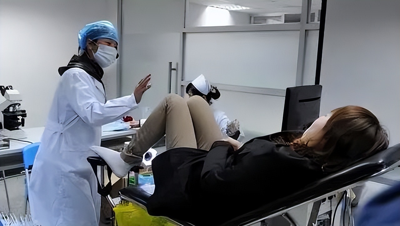 为什么女人小便后,要用纸擦一下呢?医生:很有必要