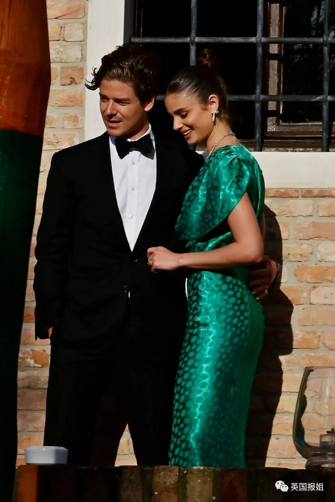 维密超模笑容甜美,维密甜美超模与英国贵公子结婚