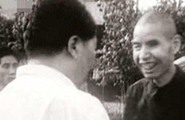 2019年，毛岸平追悼会：李敏、李讷、*新宇毛**敬献花圈