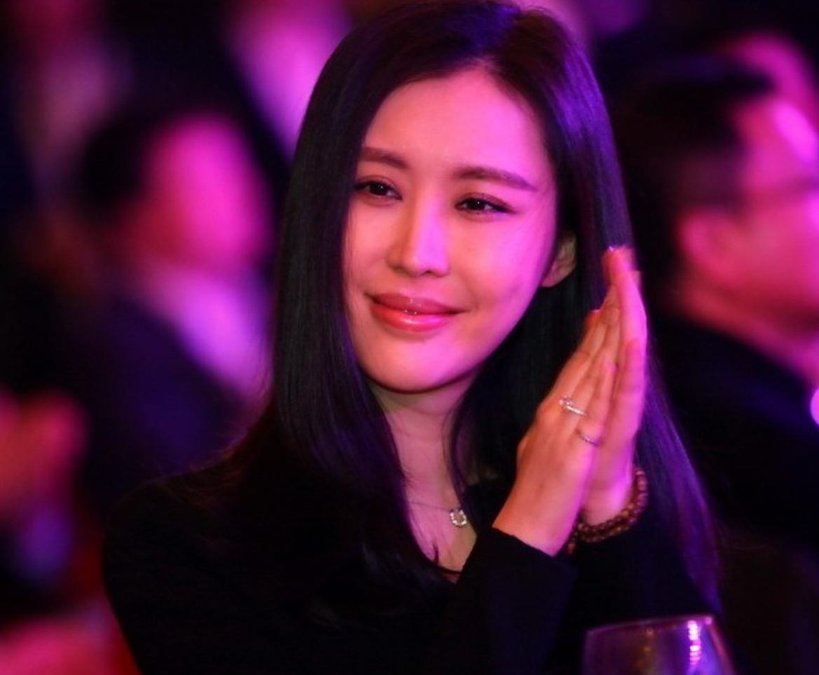 王石娶田朴珺用了多少钱,王石田朴珺美国银行