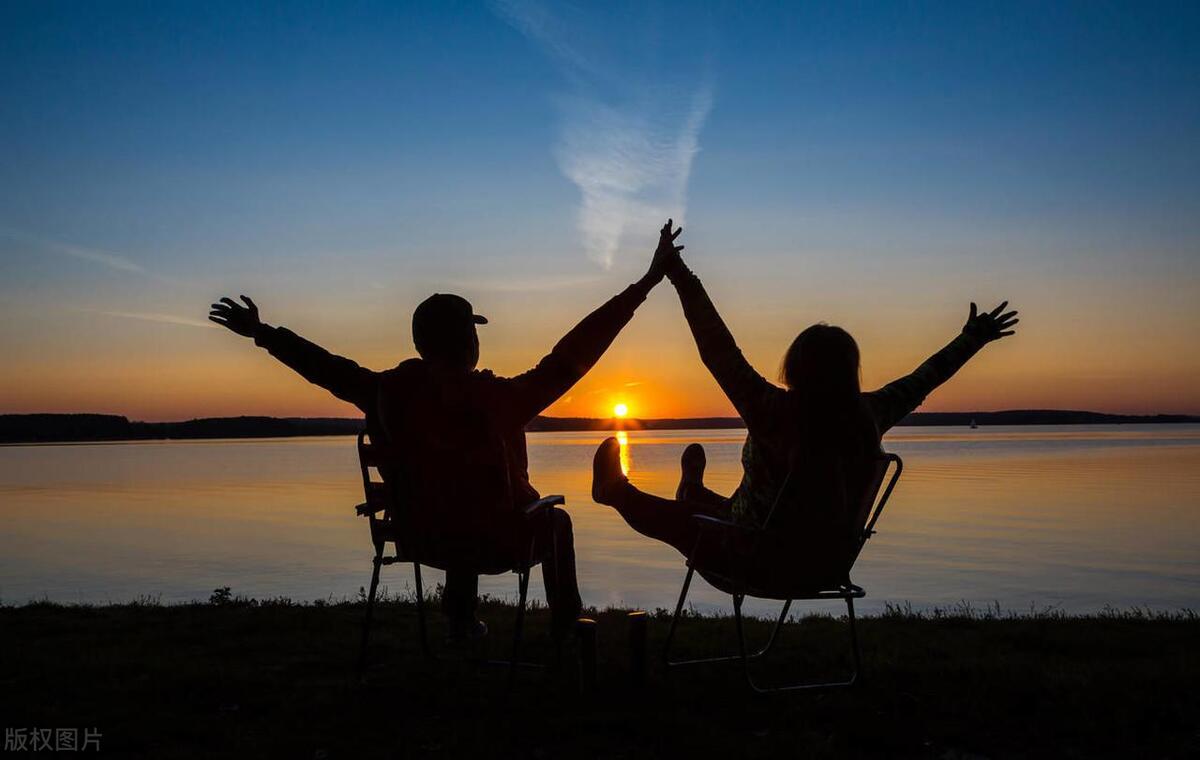 我爱上了一个比我小10几岁的女孩,爱上比自己小18岁的男孩怎么办
