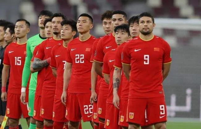 为什么打篮球比踢足球更受欢迎,为什么在中国打篮球比踢足球多