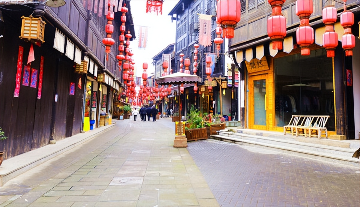 问道龙虎山，观“天下三绝”，“道教第一山”碧水丹霞入画来