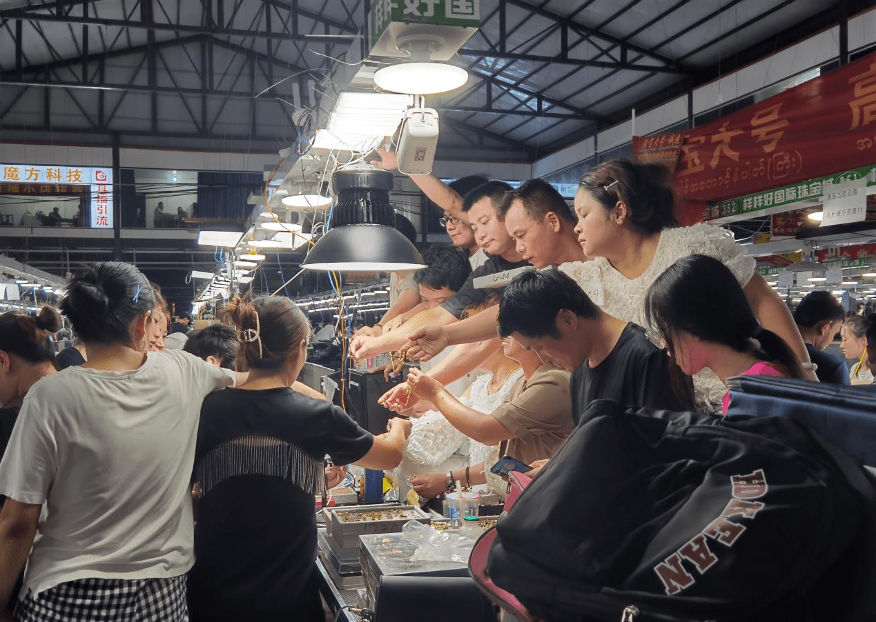 翡翠进入中国的第一站缅甸瑞丽,瑞丽翡翠历史