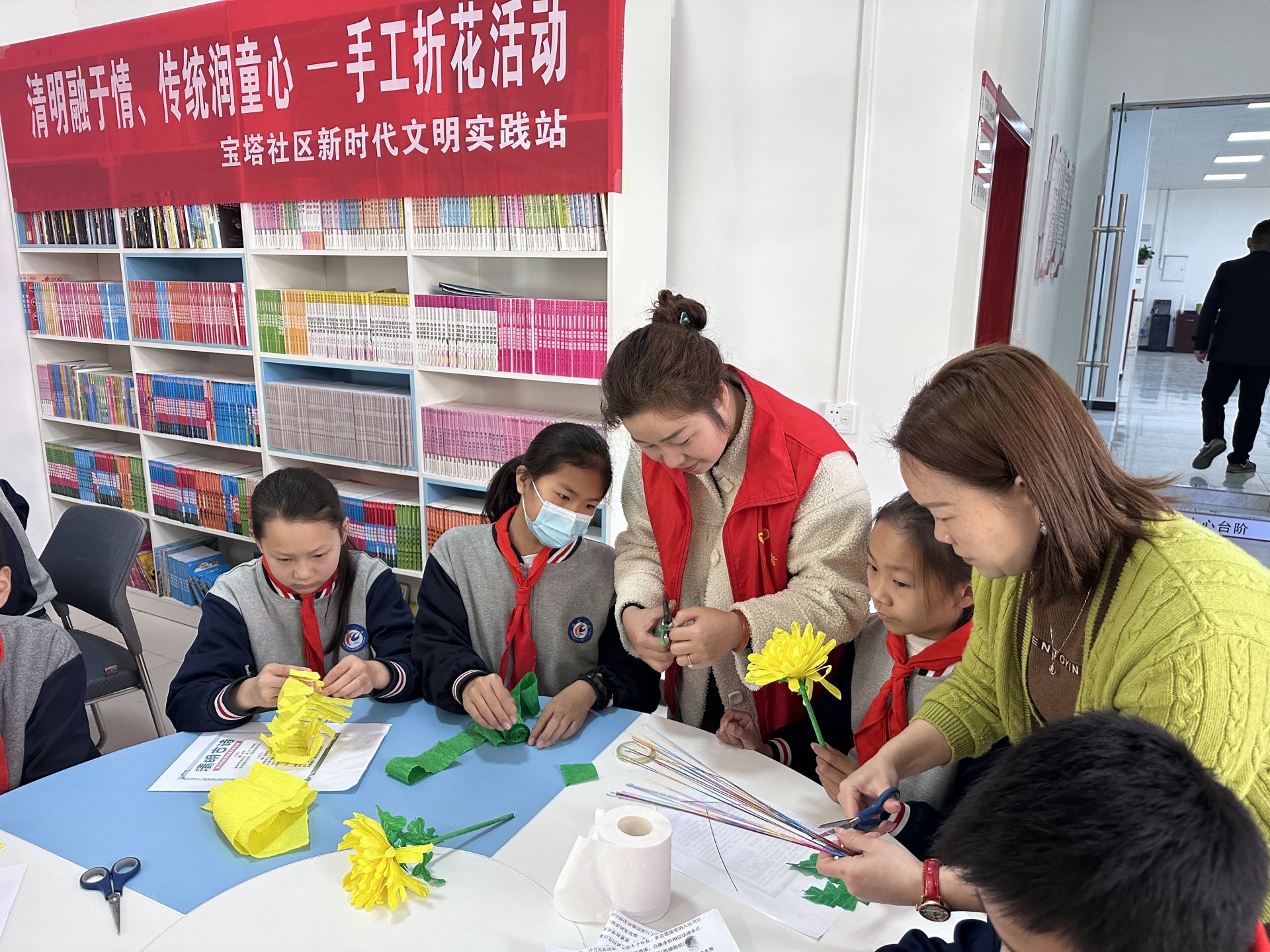 向阳湖镇：文明祭祀新风尚童心绘制小黄花