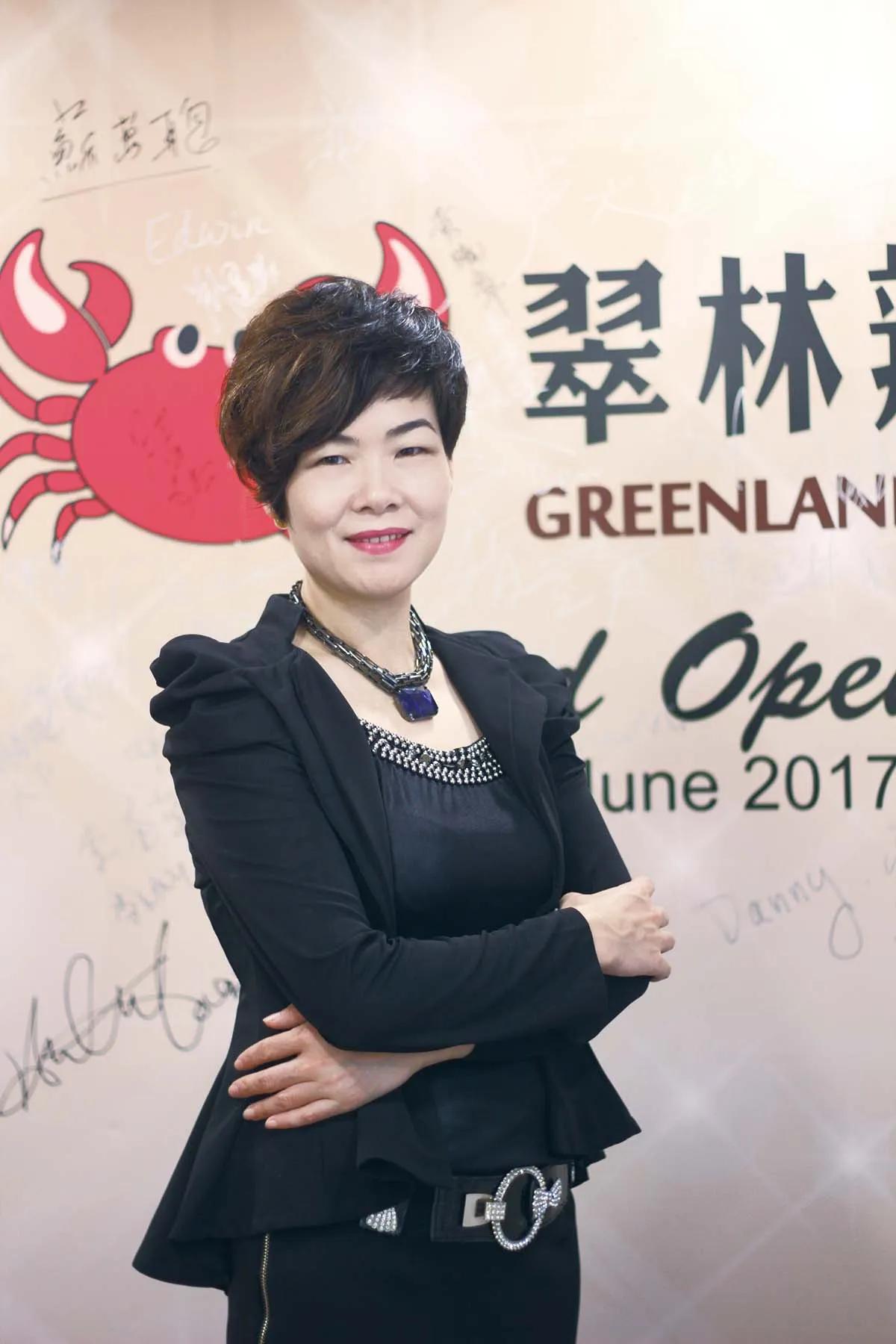 她18岁到香港做洗碗工，21岁创业，如今成为千万资产网红店老板