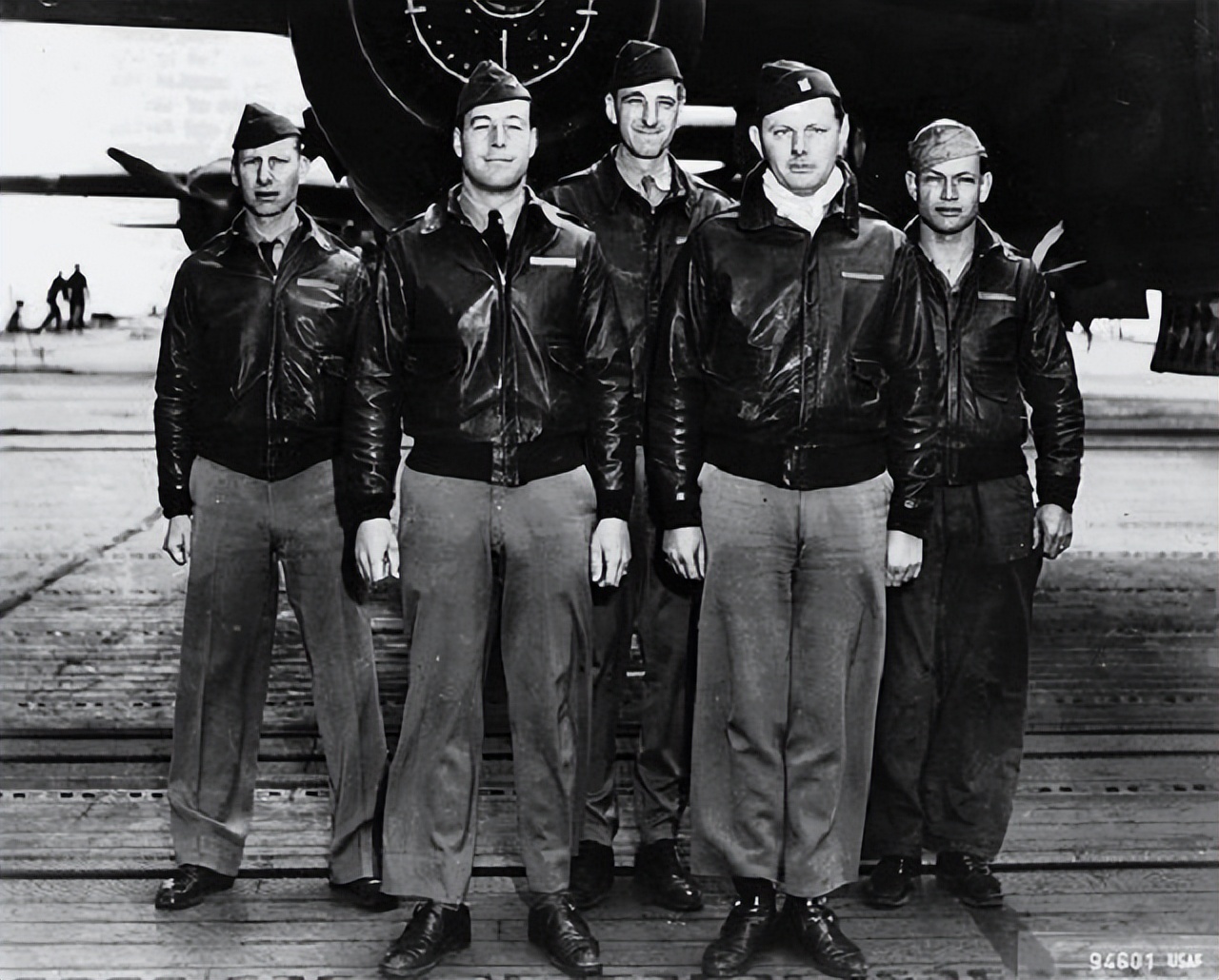 李梅轰炸日本全过程,当时是谁派李梅轰炸日本