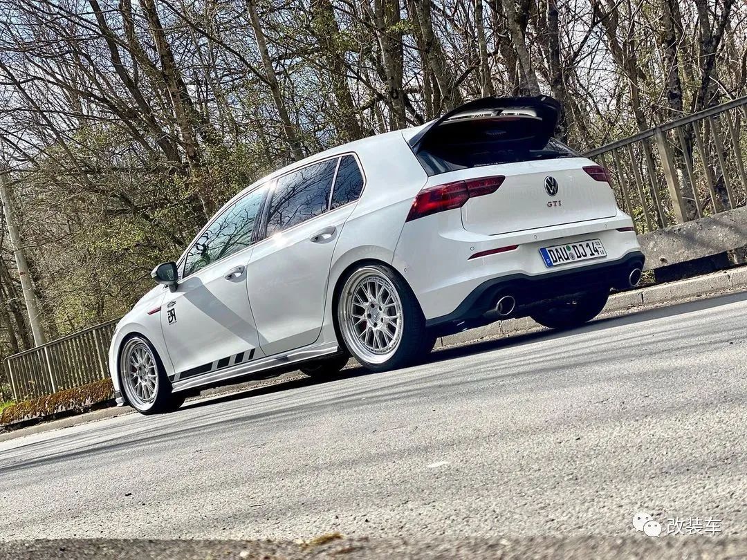 第八代高尔夫gti实车图片,高尔夫8代gti姿态