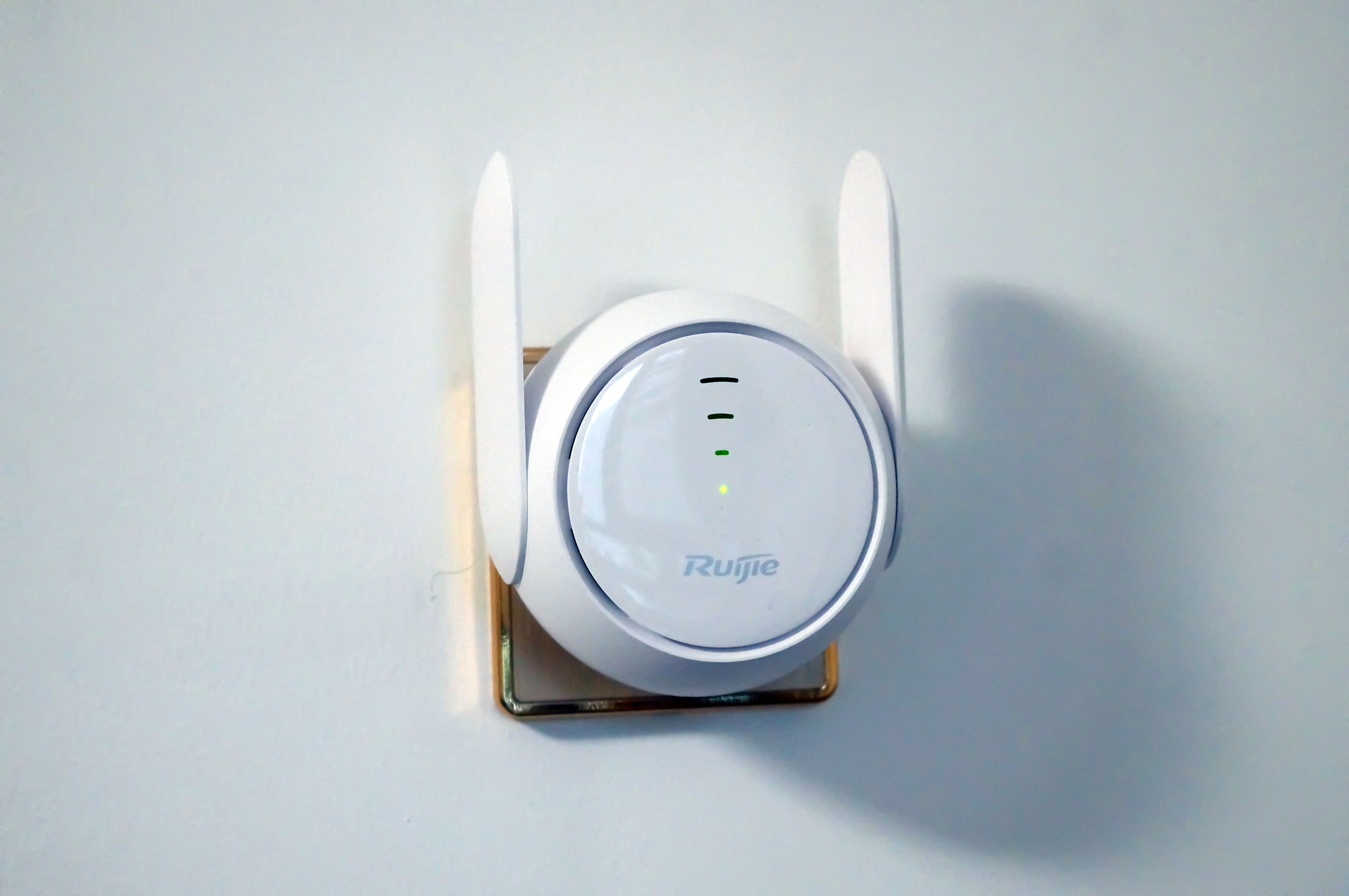 无线网信号增强放大器锐捷,锐捷小兔子wifi信号放大器换天线