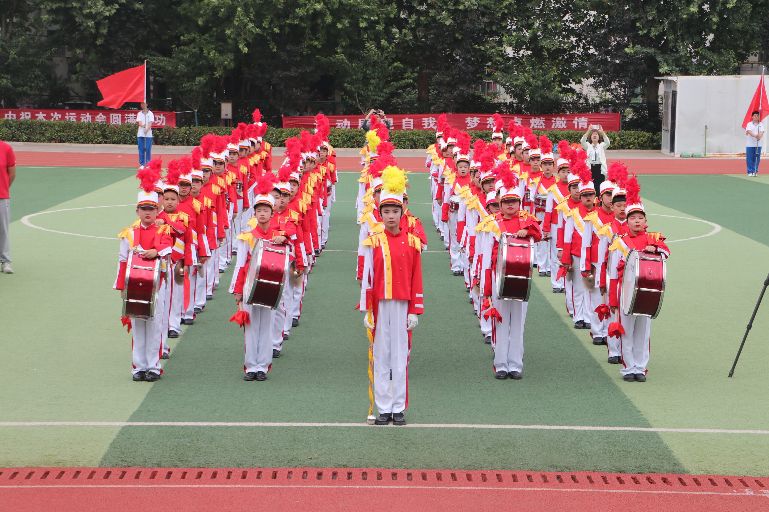 渭南高新小学参加全区第十届中小学生春季田径运动会开幕式