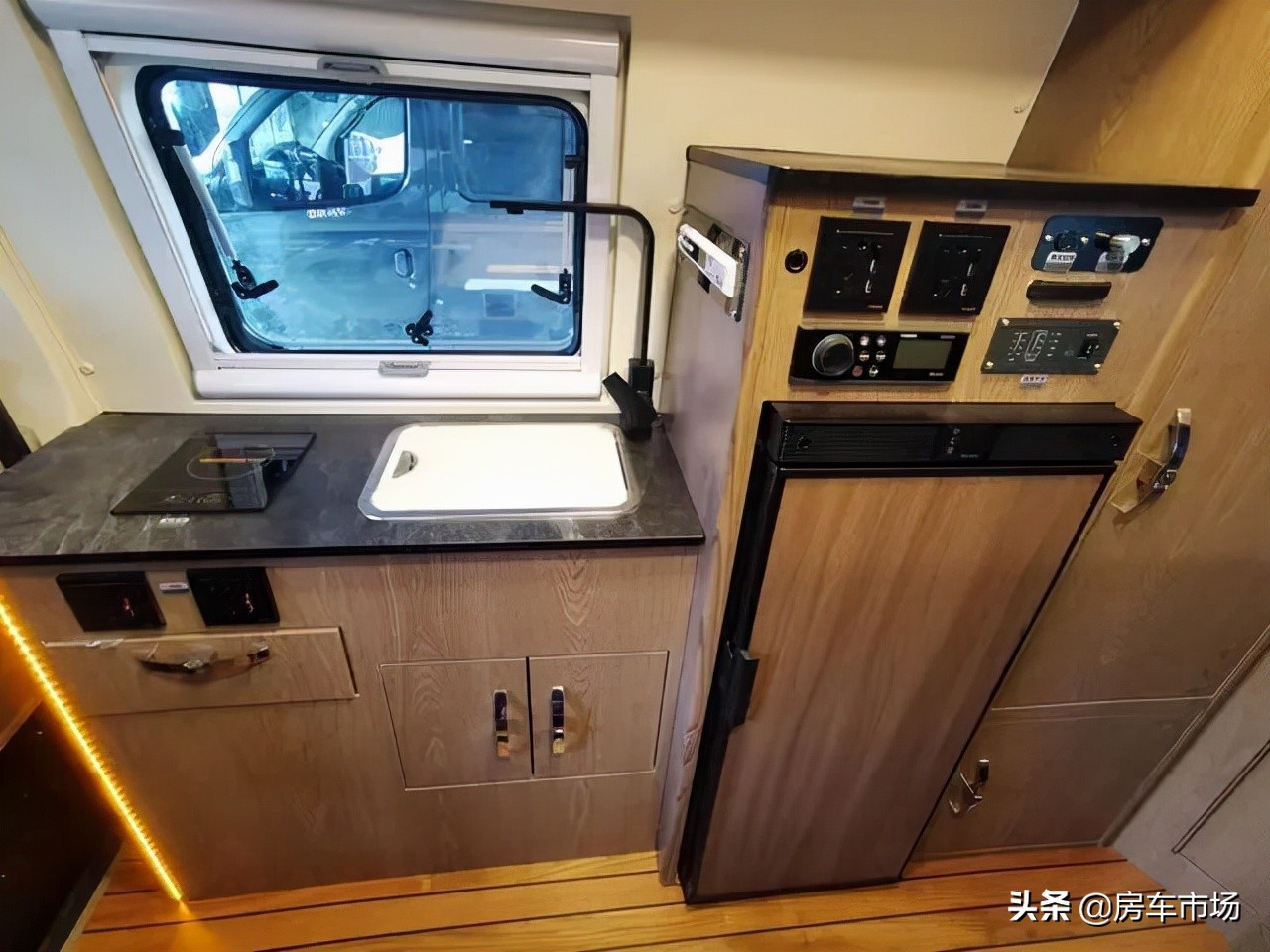 无中门大通房车v80短轴中顶,大通v80无中门小房车