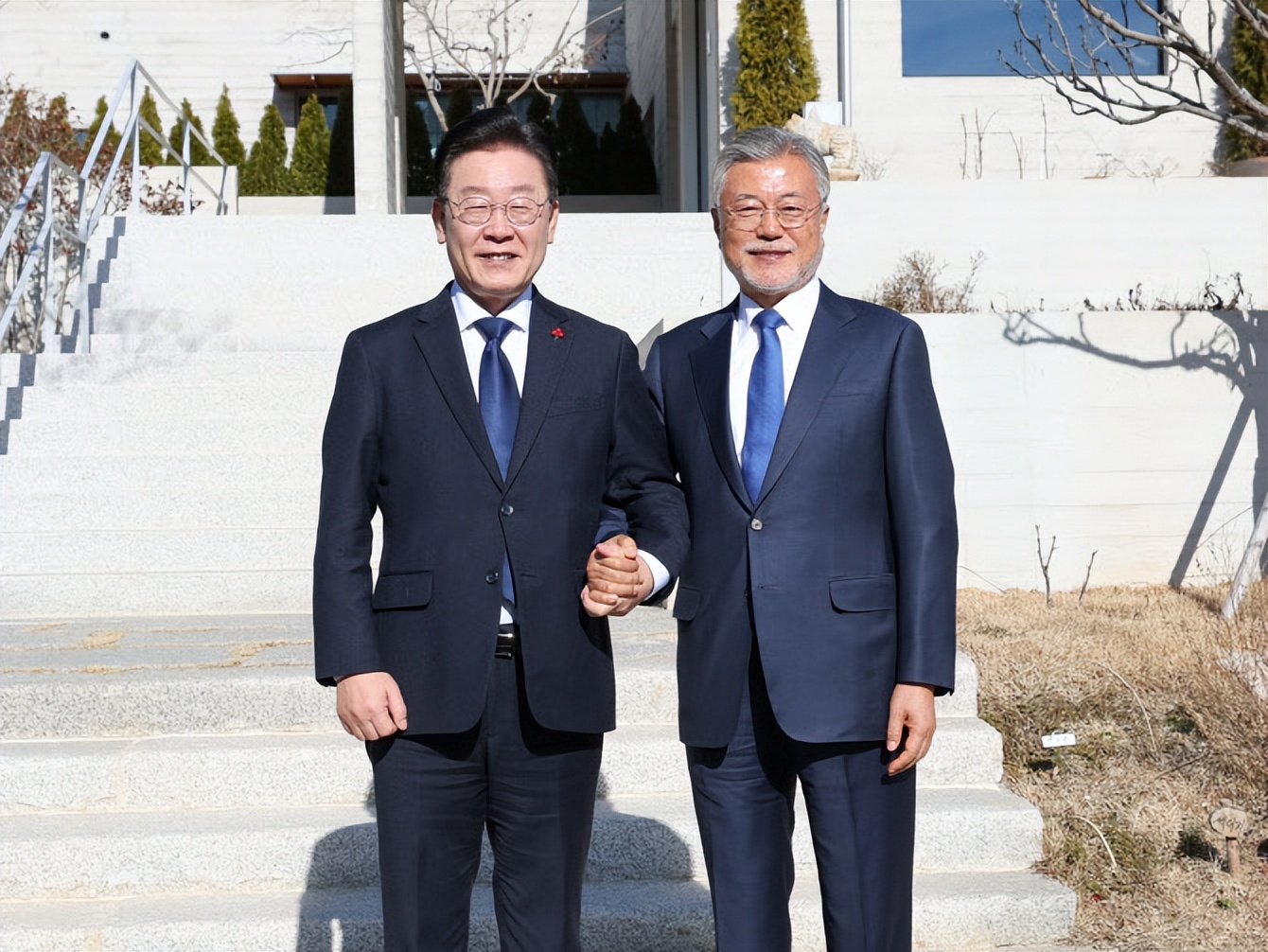 韩国总统文在寅夫人今年多大岁数,韩国前总统文在寅的个人简历