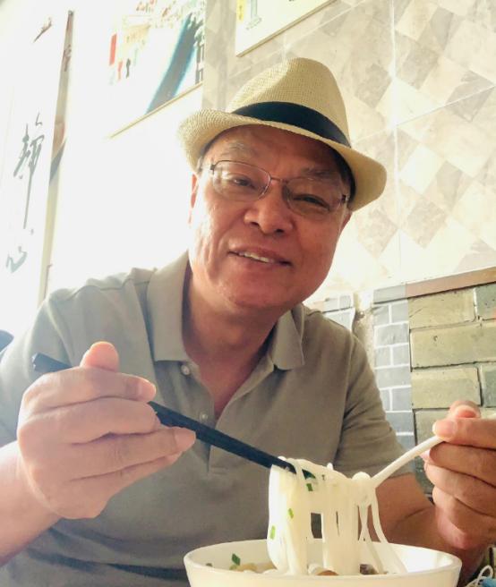 来内地养老的七位港星：农村盖大别墅，免费坐公交，生活很滋润