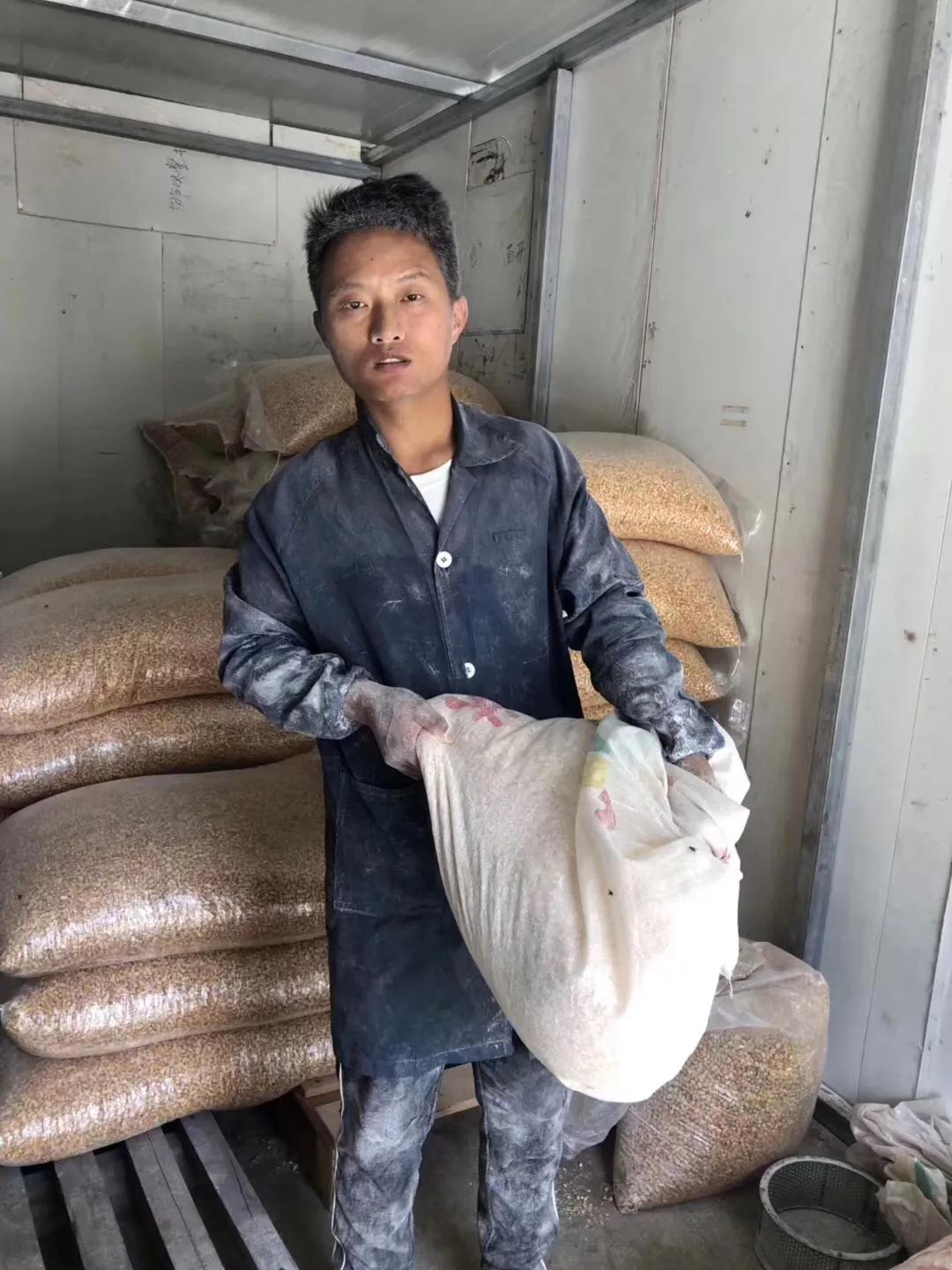 大家好,我是胡铭浩,来自安徽省旌德县白地镇,今年37岁,现在是一名返乡创业青年。