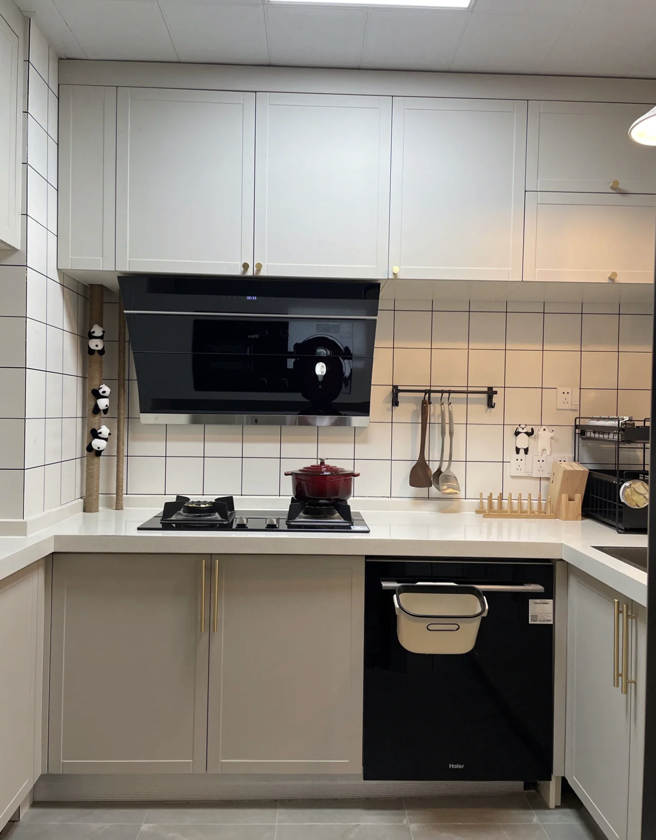 橱柜不做背板怎么处理,橱柜不做下沿注意事项