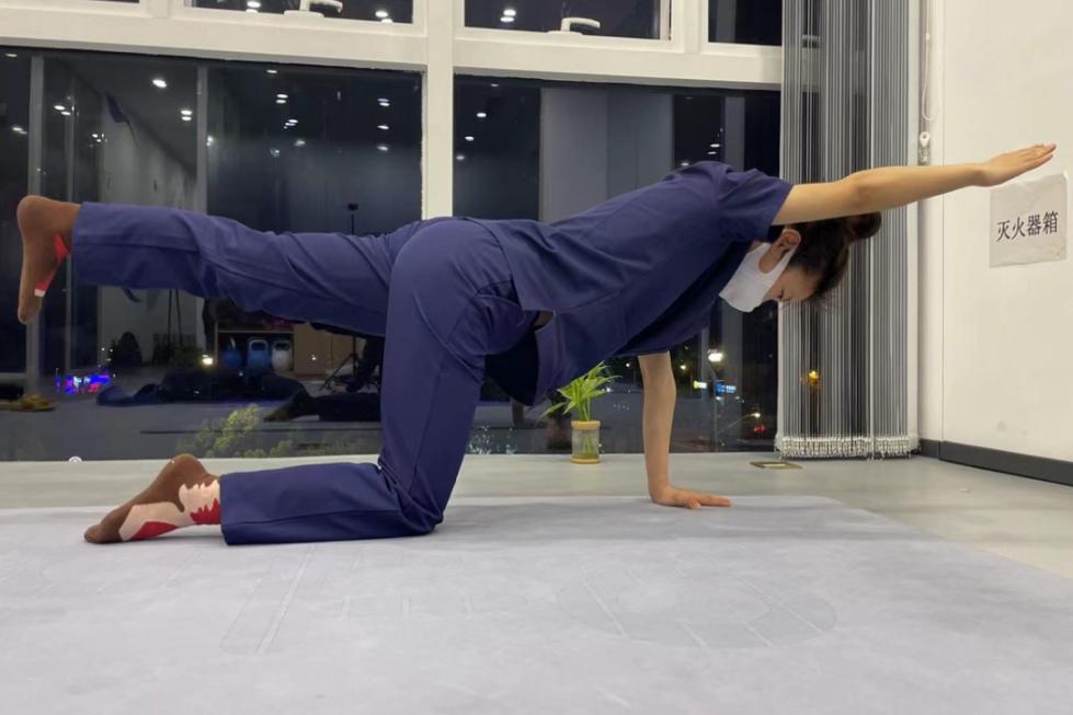 辟谣：腰疼躺躺就好了？专业物理治疗师建议：不信谣，别“躺平”