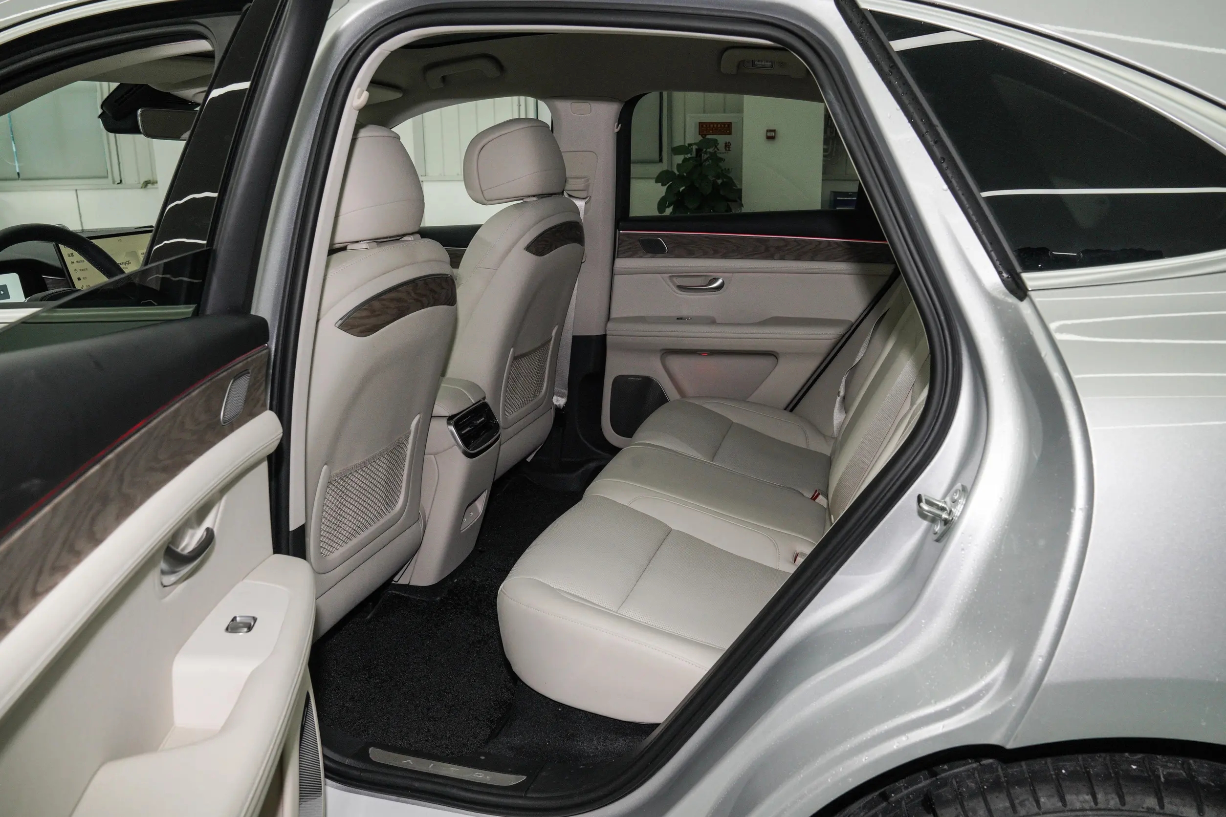 买省油的中型SUV，首选这2台，7.1秒破百，油耗低至5L，真实在