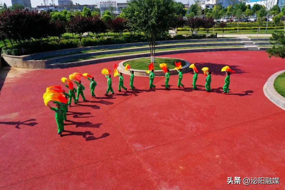 月儿湾跳舞音乐,月儿湾公园跳舞