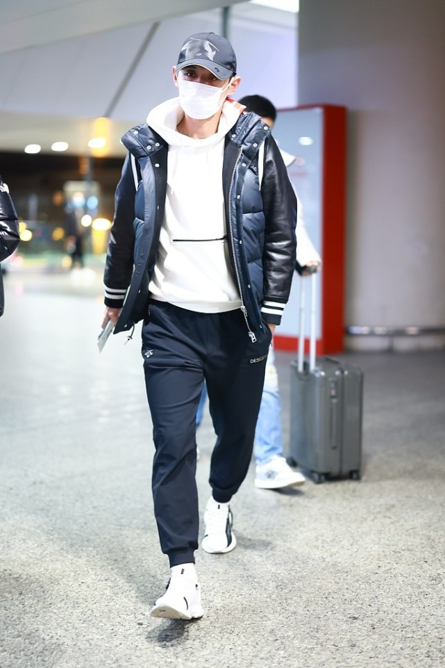 张继科蓝色运动鞋配西装,张继科穿搭卫衣短裤