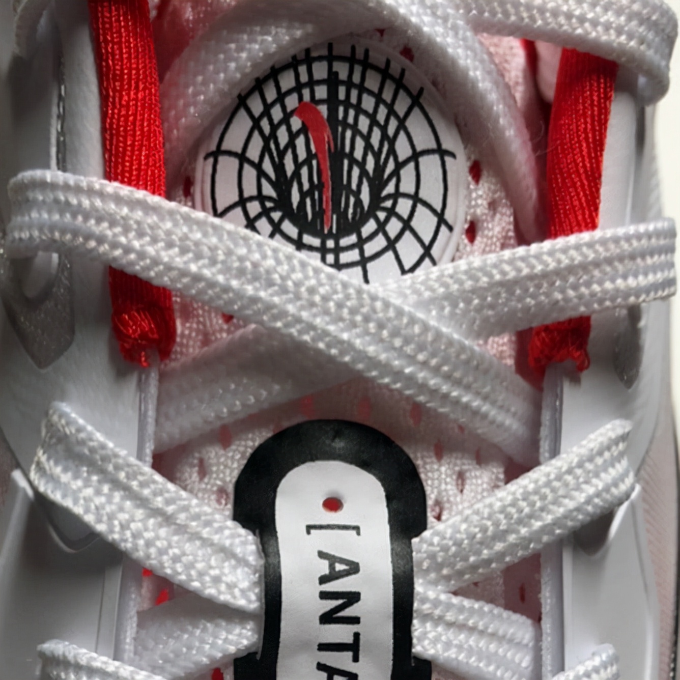 谷爱凌同款跑鞋太帅了，镂空跑鞋科技感强，安踏设计赶超李宁？