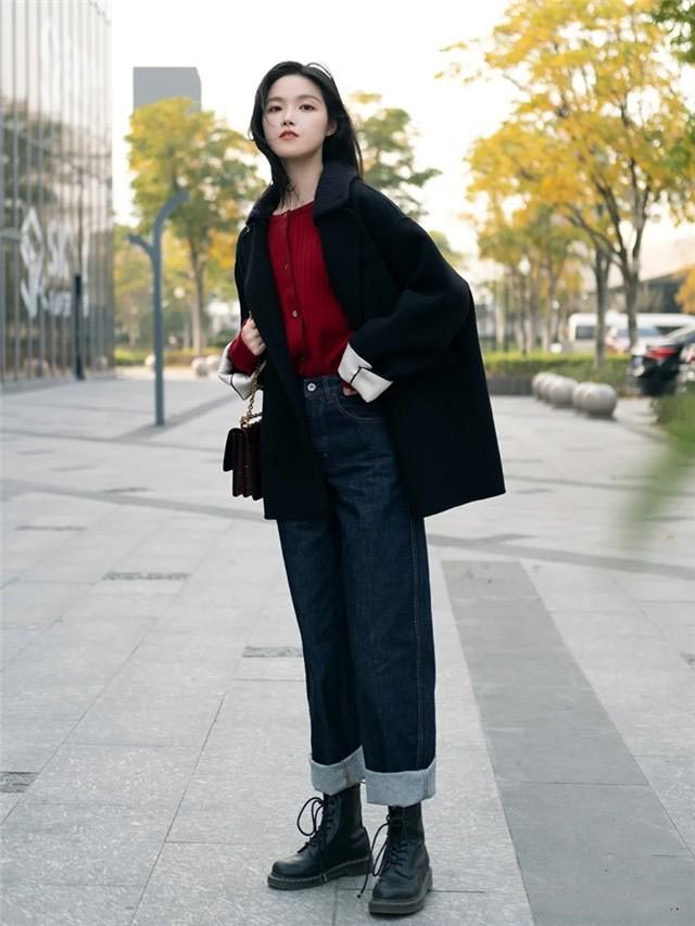 小脚裤马丁靴穿搭,牛仔裤马丁靴搭配女生腿粗冬季