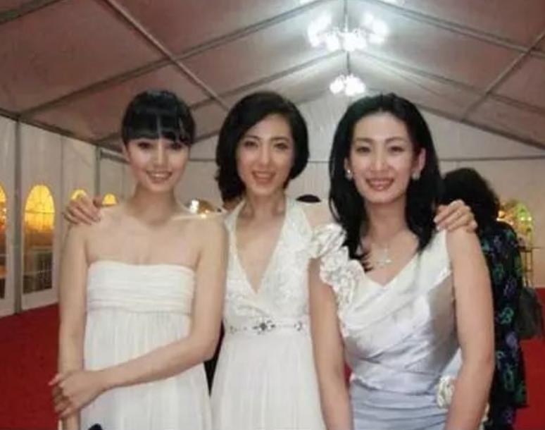 袁泉夺“百花影后”，曾黎后台当拉拉队，却映射出中戏96班的情谊