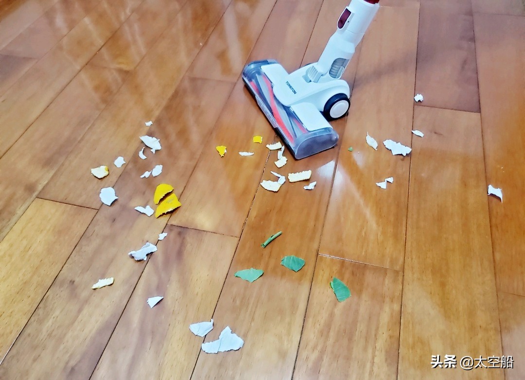 戴森吸尘器和斐纳吸尘器哪个好,斐纳吸尘器测评