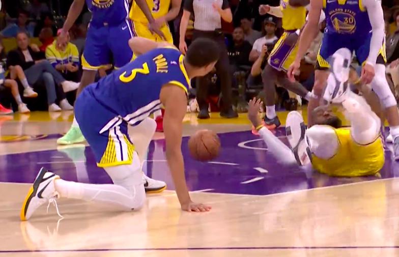 施罗德两次技术犯规,湖勇大战第四节裁判