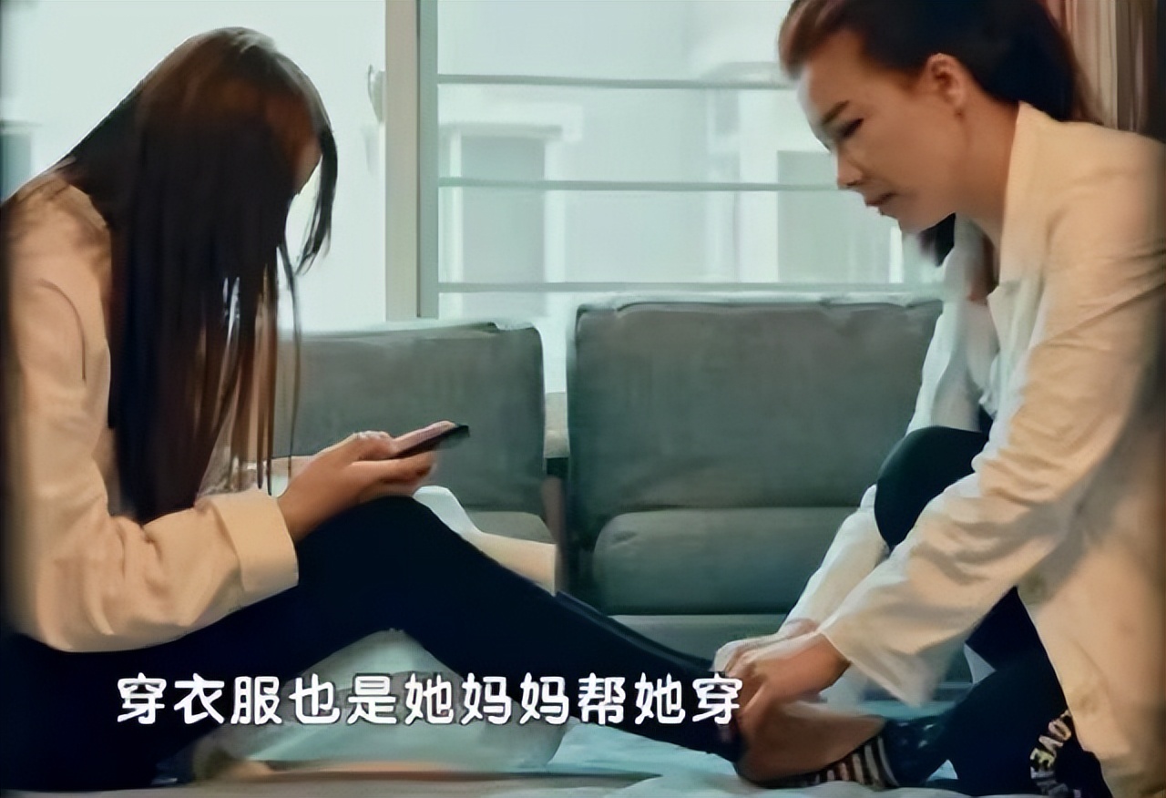 辽宁巨婴刘思琦：16岁吃饭靠人喂，每天花销过万，如今过得怎样了