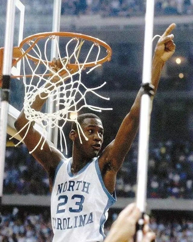 尤塞恩博尔特4x100米接力纪录,尤塞恩博尔特08年奥运会200米