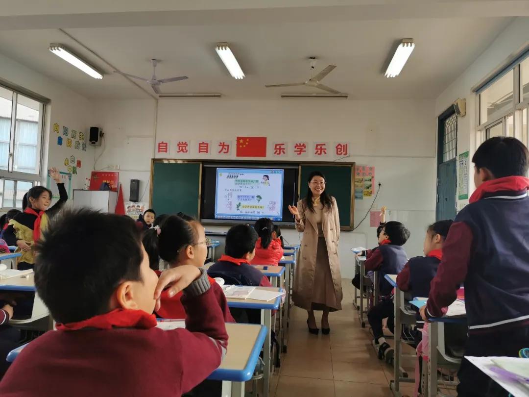 本期《师说》与您分享吴建亚校长与江溪小学的故事