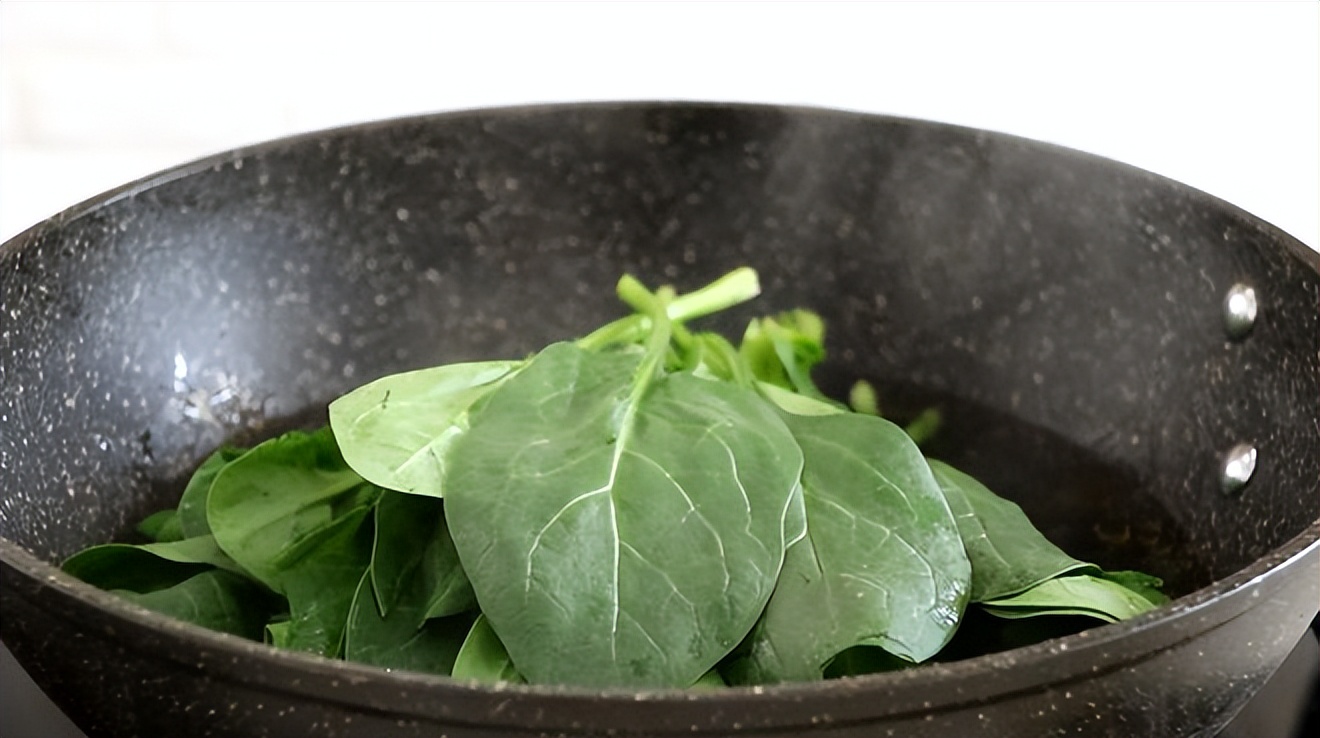 既能补水又能保护视力的食物,保护视力多吃含有什么的蔬菜呢