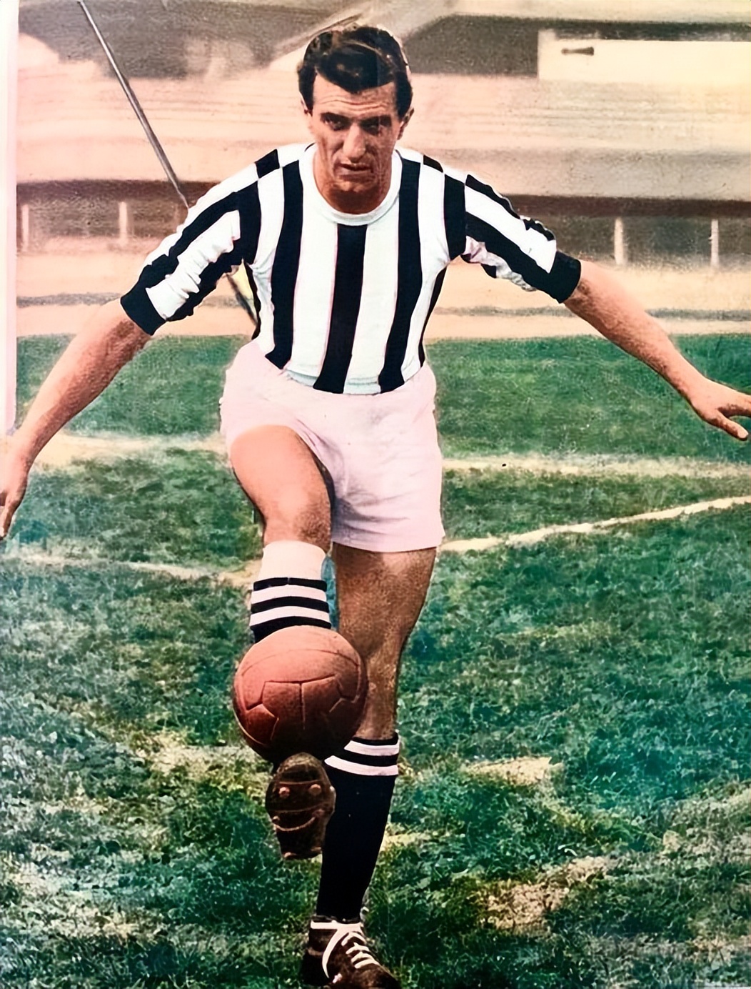 帕罗拉：尤文图斯的传奇忠魂，被誉为“倒钩先生”