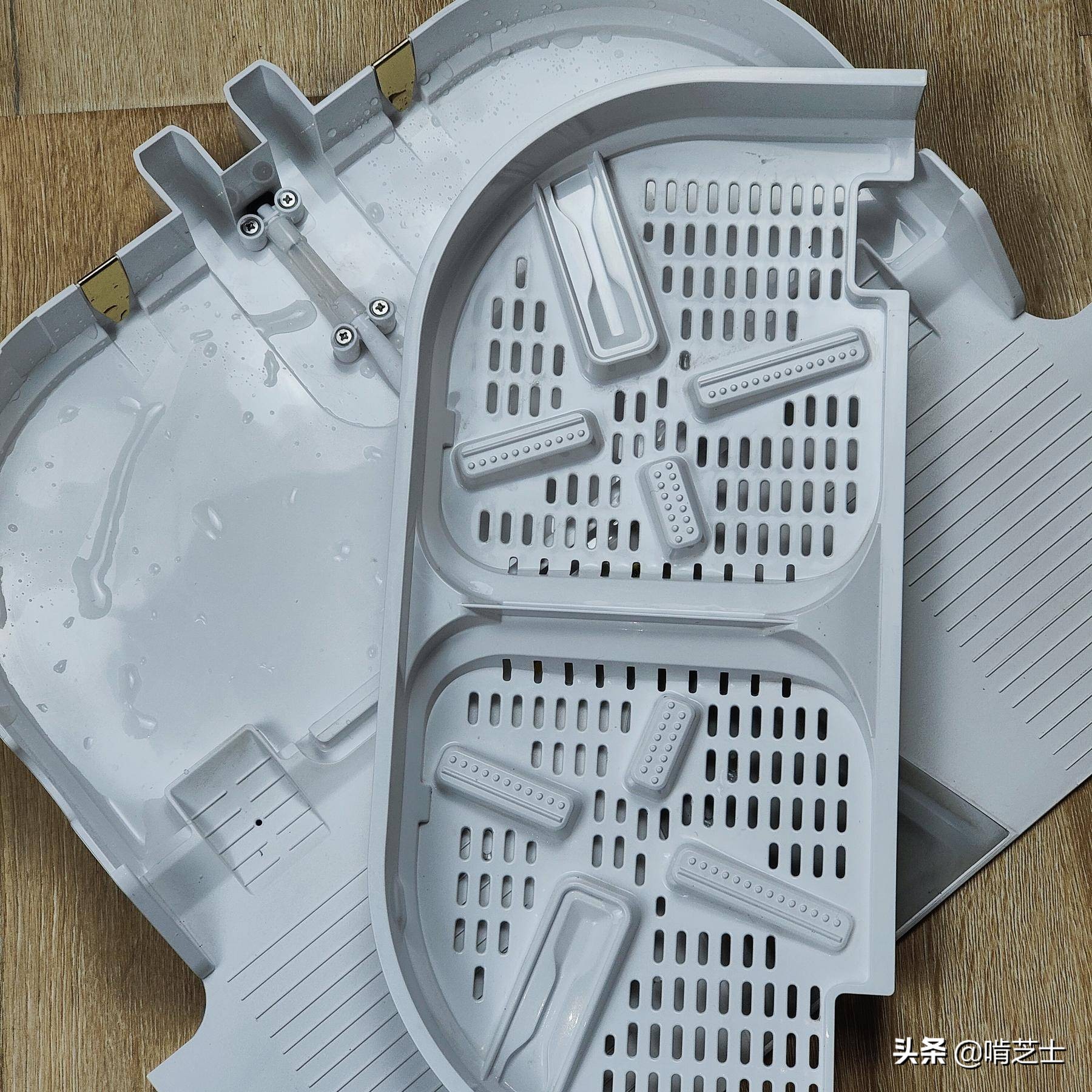 能扫能拖地的扫地机,美的w11扫地机器人如何清洗