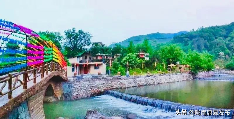 浜斾竴搴峰吇鏃呮父,浜斾竴搴峰吇搴﹀亣鏀荤暐