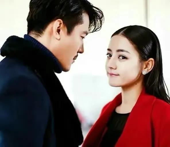 男人无能就打老婆？王东抡起床板砸向老婆，现场视频曝光网友愤怒