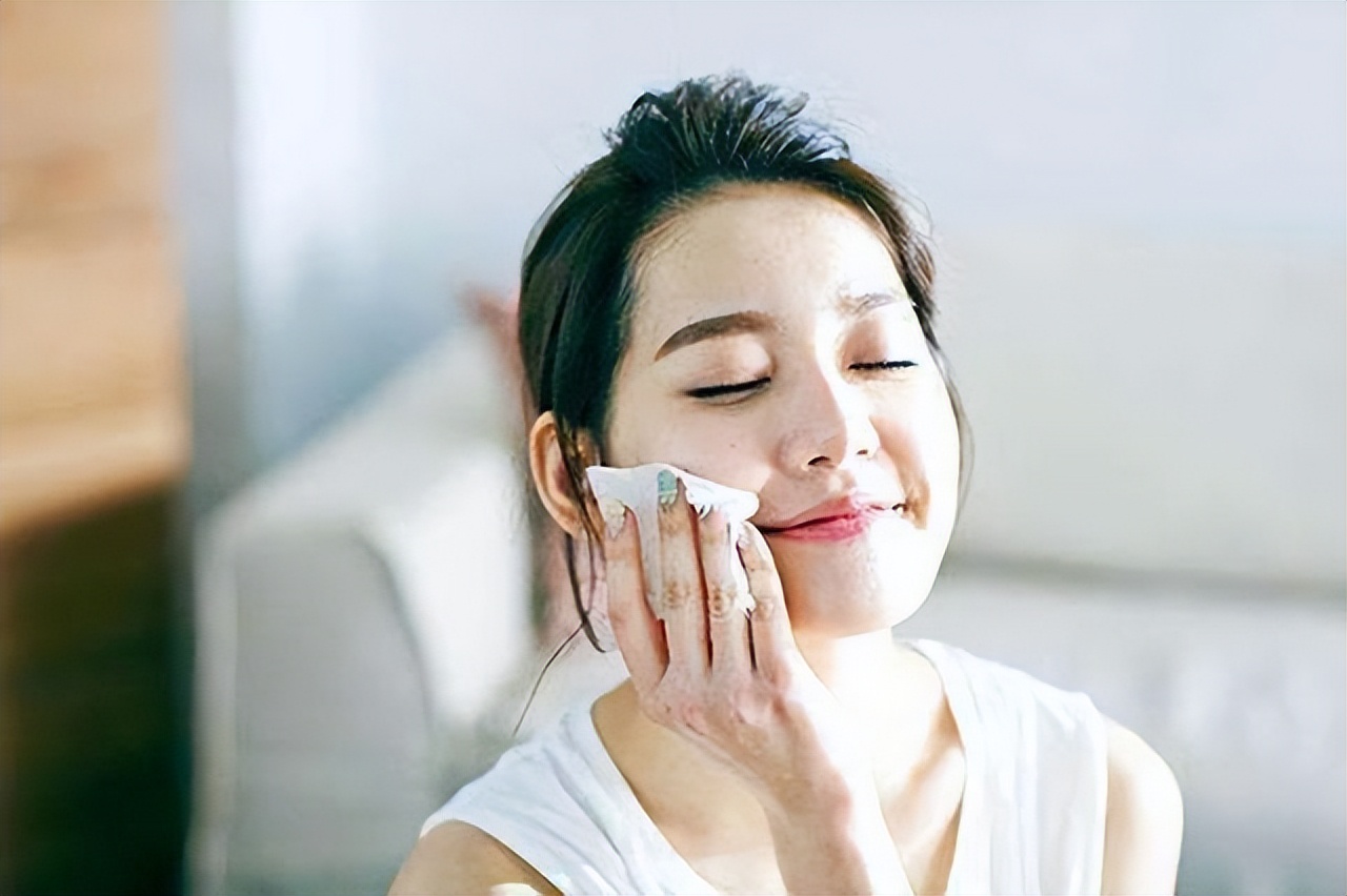 4款自己用过的精华水评测,这三款精华水谁才是油皮亲妈