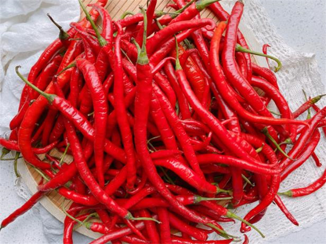 新鲜辣椒如何储存不掉秤,鲜辣椒的长久储存最有效的方法