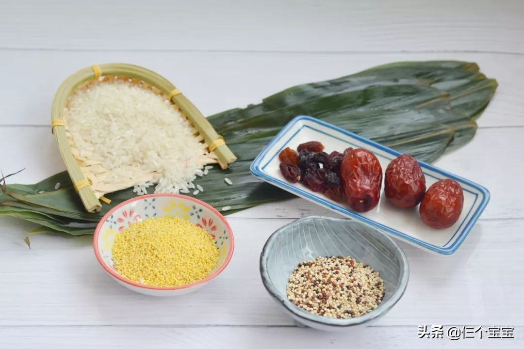 手残党怎么包四角粽子,六个月以上宝宝粽子做法