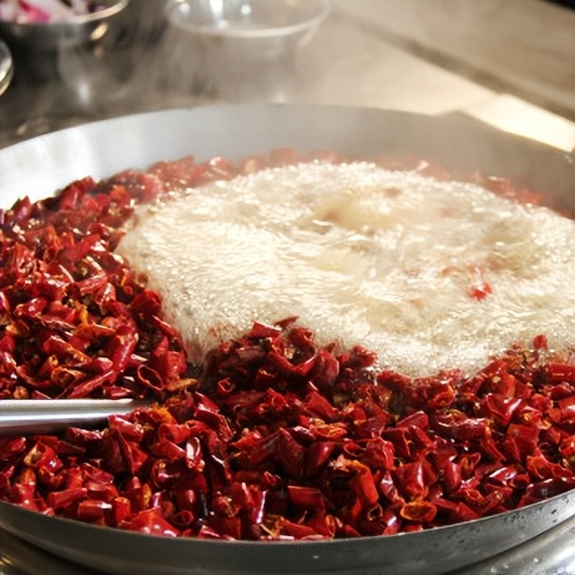 如何牛油火锅底料清澈红亮,炒好火锅料