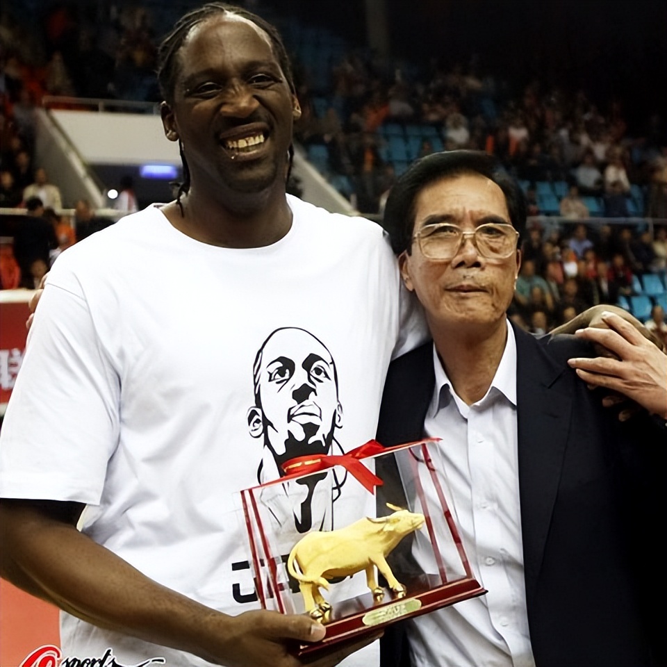 广东宏远10个总冠军颁奖时刻,广东宏远三连冠阵容还剩谁