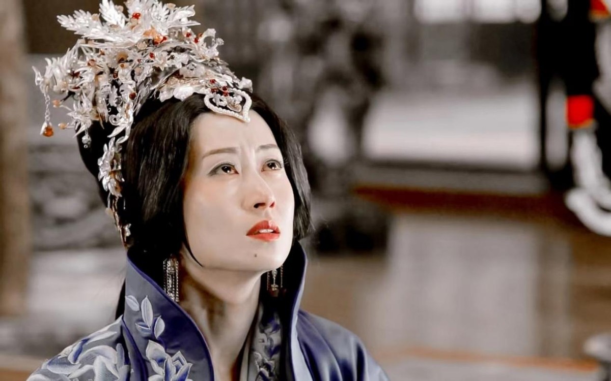 娱乐圈10名非科班出身的女演员,盘点娱乐圈后台最硬的8位女演员